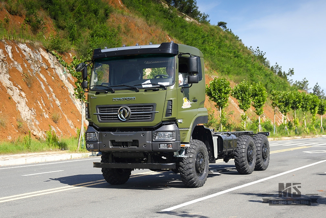 340 hp Dongfeng 6×6 Hercules Off Road Chassis_Six wheel Drive Dongfeng Flat Head One and a Half Row Chassis Cargo Truck Chassis AWD 6*6 Export Special Vehicle