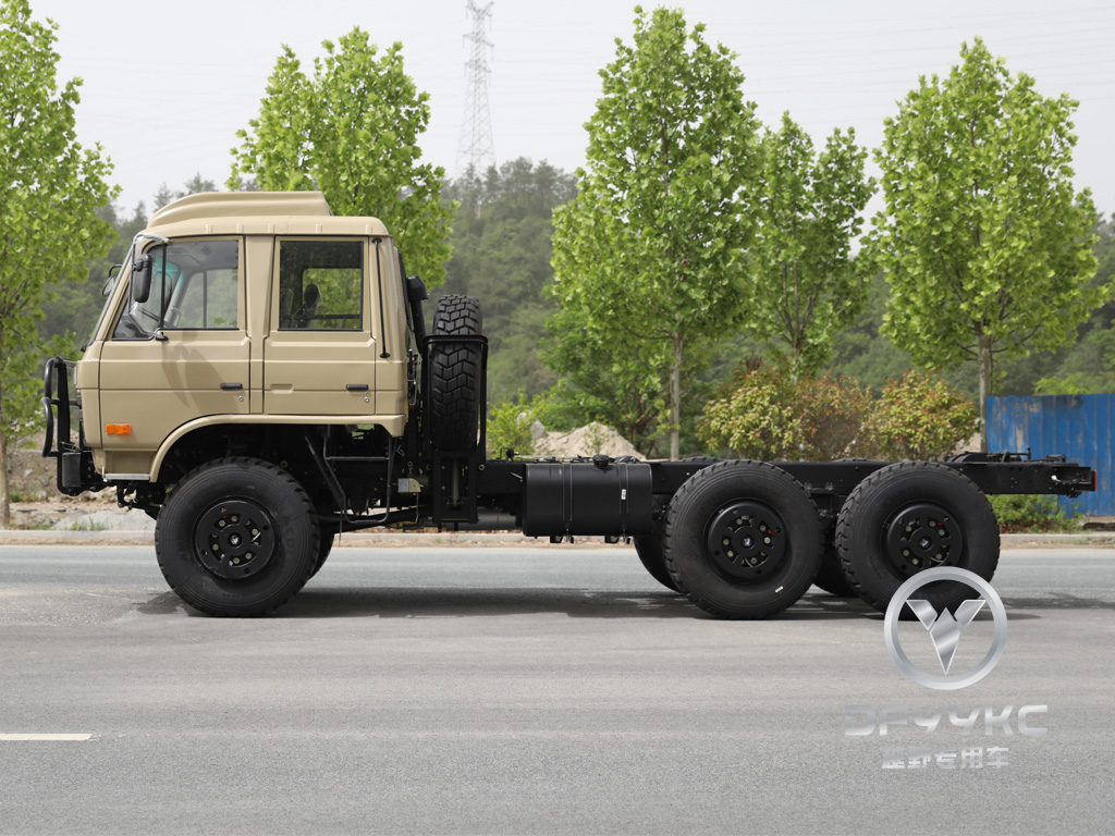 Donggfeng EQ2102N Off-Road Truck Chassis– 210HP Double-Row Desert Cargo Vehicle | Export Model | Air Conditioning with Tarpaulin