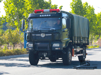 Dongfeng 4WD Off-road Troop Carrier DFH2140B National Six Engine Four Meters Eight Cargo Box Off-road Vehicle 