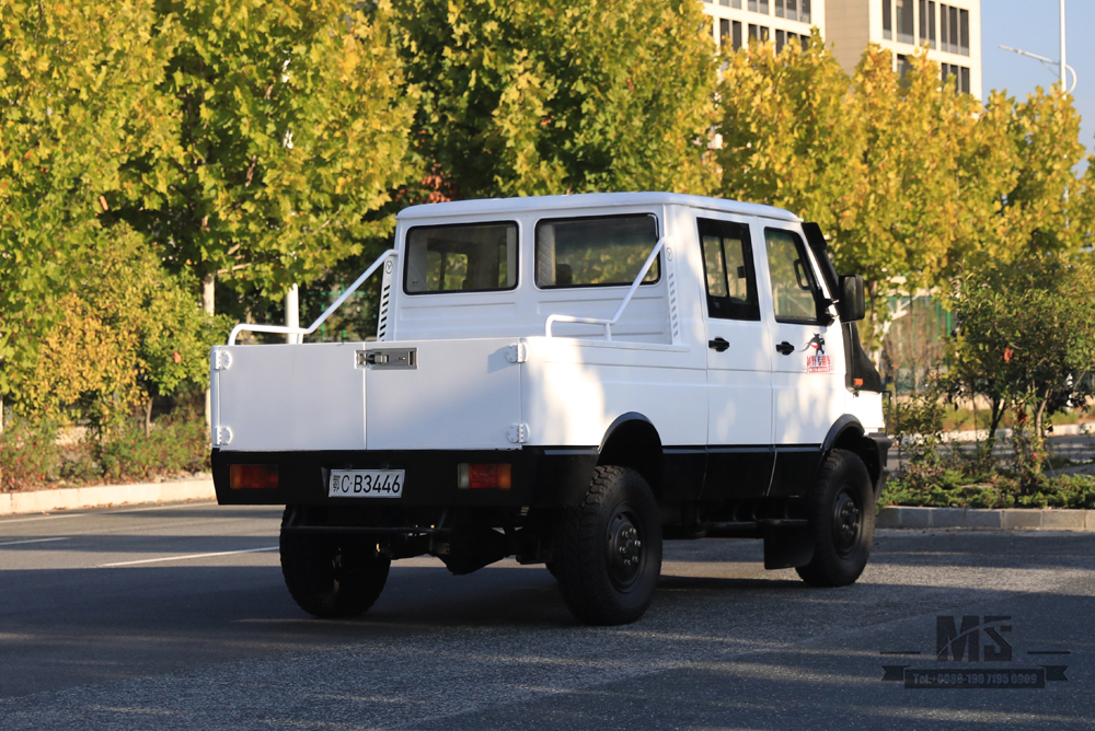 Four-wheel Drive White IVECO Off Road Small Truck_4*4 113hp Short Head Double Row Light Truck_Export Special Vehicle