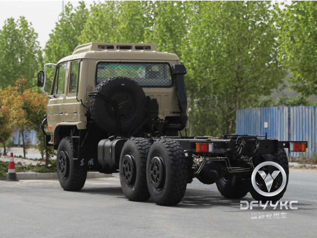 Donggfeng EQ2102N Off-Road Truck Chassis– 210HP Double-Row Desert Cargo Vehicle | Export Model | Air Conditioning with Tarpaulin