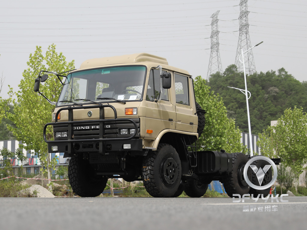Donggfeng EQ2102N Off-Road Truck Chassis– 210HP Double-Row Desert Cargo Vehicle | Export Model | Air Conditioning with Tarpaulin