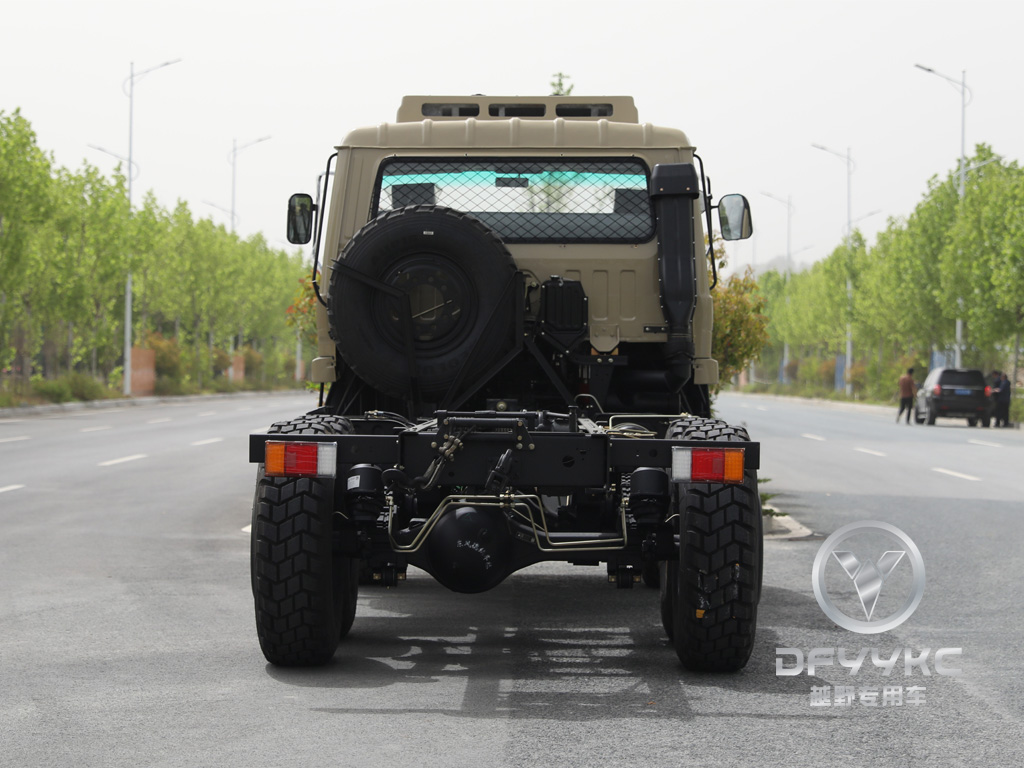 Donggfeng EQ2102N Off-Road Truck Chassis– 210HP Double-Row Desert Cargo Vehicle | Export Model | Air Conditioning with Tarpaulin