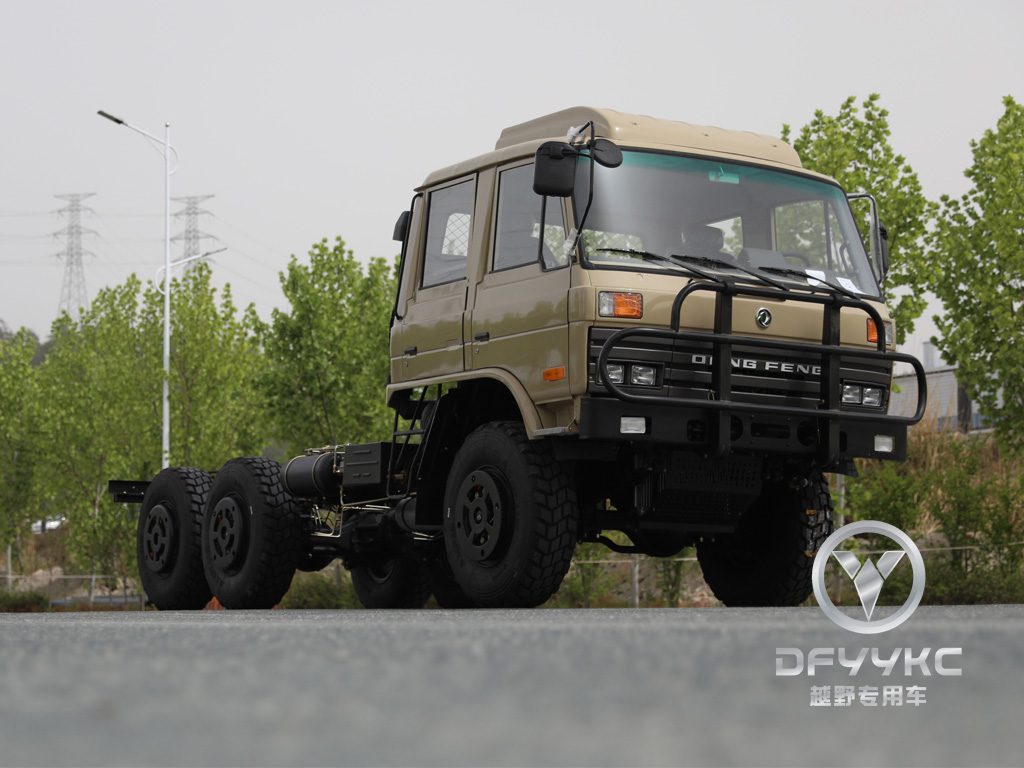 Donggfeng EQ2102N Off-Road Truck Chassis– 210HP Double-Row Desert Cargo Vehicle | Export Model | Air Conditioning with Tarpaulin