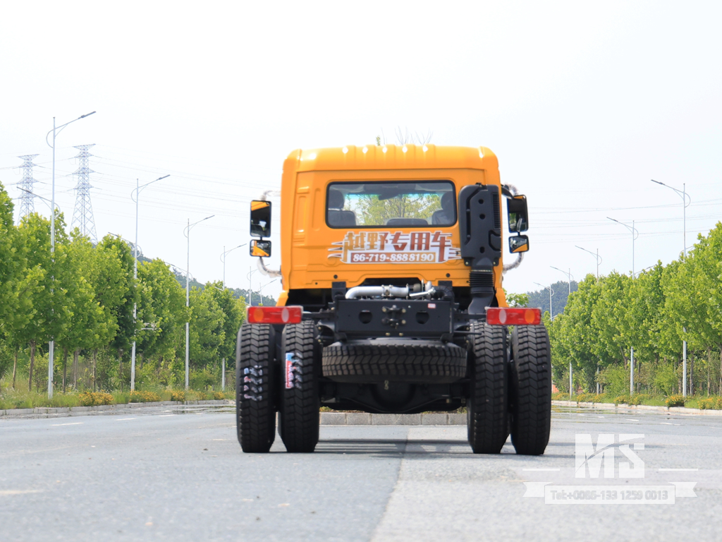 Dongfeng 4&times;4 Flathead Truck Chassis_4*4 260hp Flat Head Truck Four Wheel Drive Chassis for Sale_ Special Export Trucks Chassis 